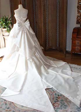 ロングトレーン ウェディングドレス