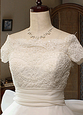 オフショルダー デザイン シルエット