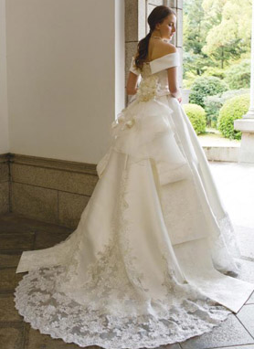 バック スタイルドレス