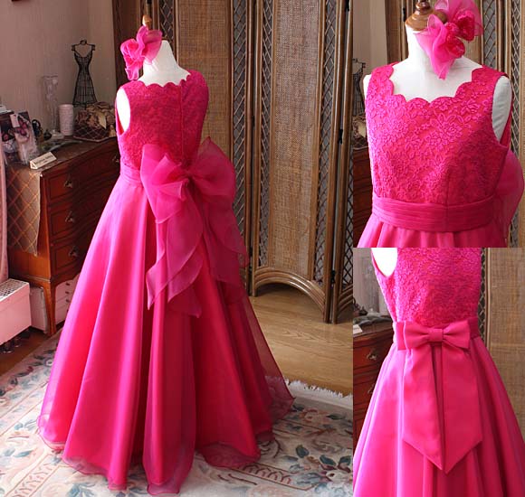 フレアAラインのスカート シルエットとリボンデザイン