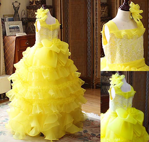 スカートのデザイン ウェストのリボン 上半身デザイン