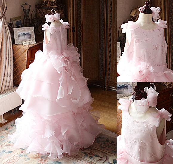 バックスタイルドレス ヘッドドレス 胸元のデザイン