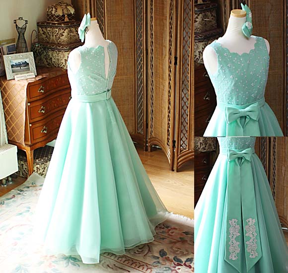 ピアノのコンクールドレスのシルエット 胸元のデザイン リボンデザイン