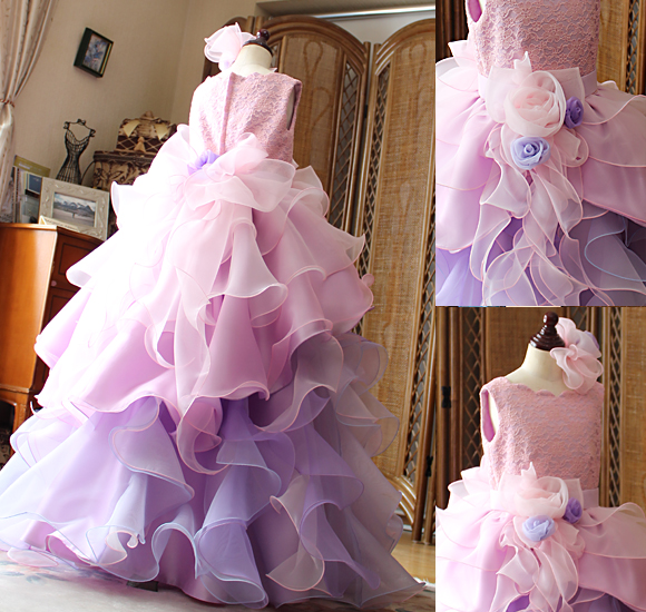 バックスタイルデザインとコサージュ