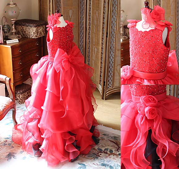 ベルラインのスカートと大きなリボン 上半身デザイン