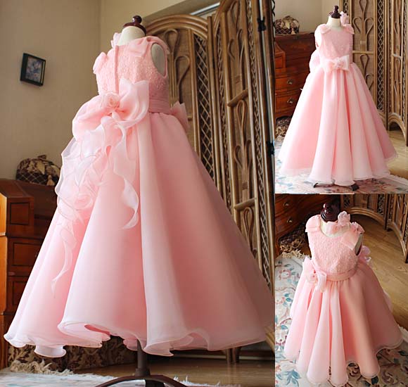 ピアノのコンサート用のスカートシルエット