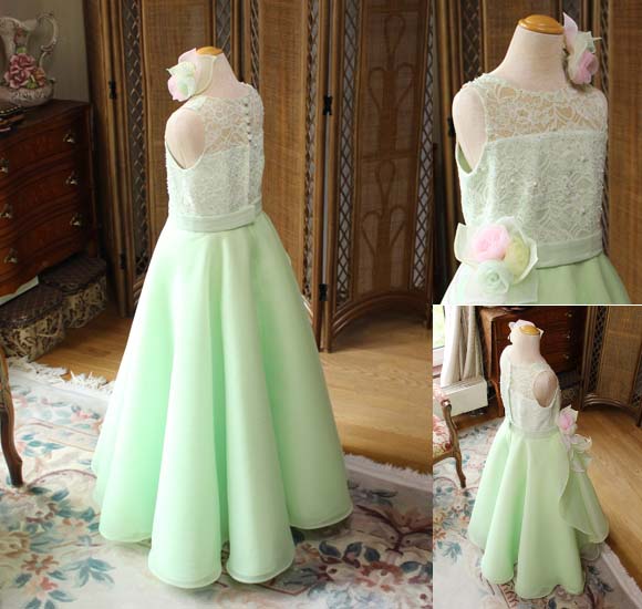 Aライン オーガンジーを重ねたスカートデザイン