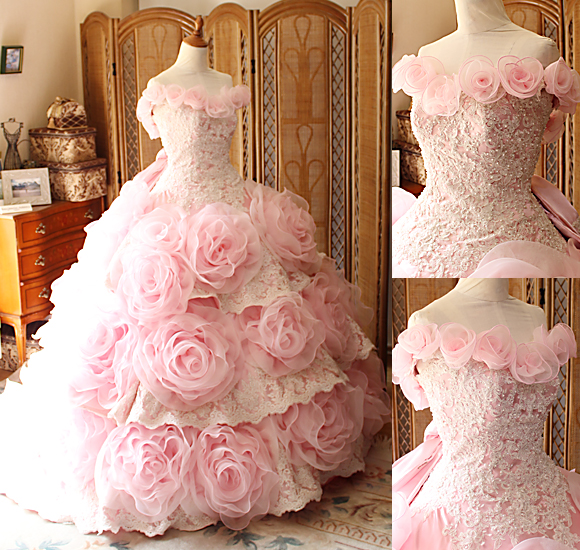 豪華なお花デザインが特徴的なピンクのカクテルドレス。大きな ...