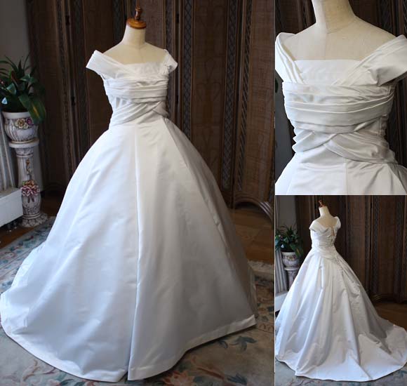 素材感とシンプルで繊細なデザイン！最高級シルクサテンのウエディングドレス。ポイントを抑えたオフショルダースタイル。北海道札幌市の花嫁様に