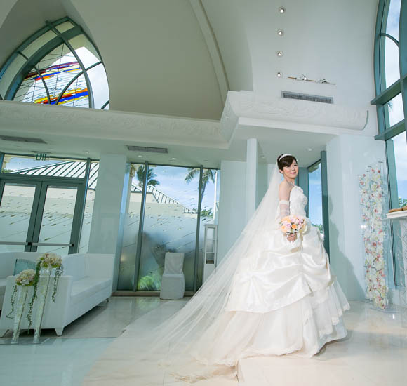 海外ウェディング ウェディングドレスのバックスタイルデザイン