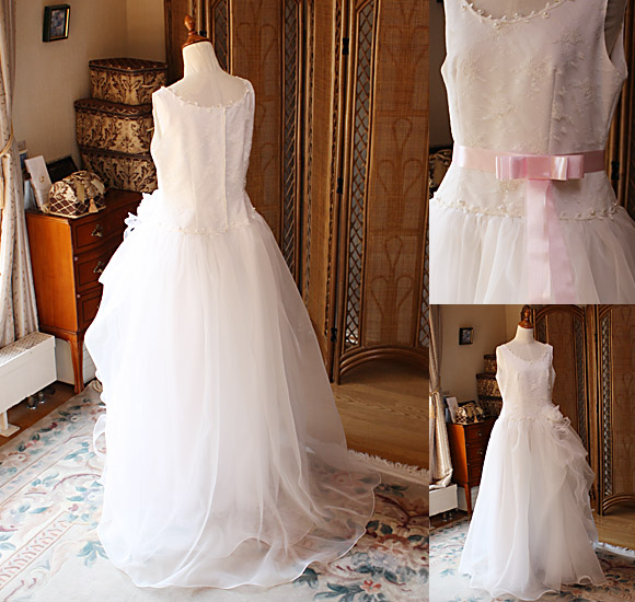 ピンクのリボンのアレンジメント スレンダーラインのスカート