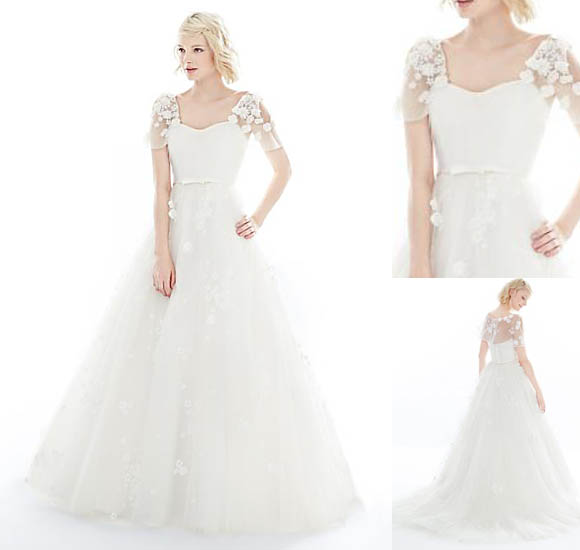 可愛らしいケープスタイルののウェディングドレス。札幌店＆さいたま店。レンタル＆オーダーメイド