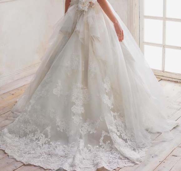 ショートトレーンのレーススカート