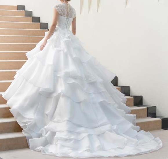 ウェディングドレス フリルのロングトレーン 2WAYスカート