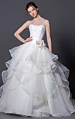 ウェディングドレス レンタル