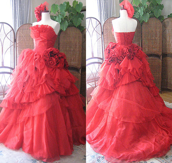 ヨーロピアンテイストのアンティーク調レッドカラー カクテルドレス