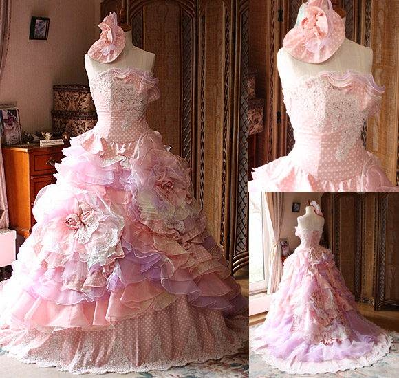 キュートでピンクカラーのカクテルドレス