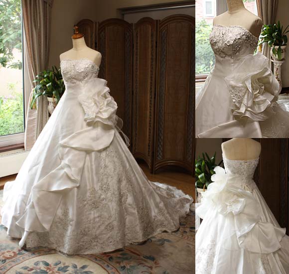 教会式には、花嫁の憧れのロングトレーンのウェディングドレス 
